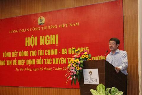Công đoàn trường đại học công nghiệp Quảng Ninh nhận bằng khen của Công đoàn Công thương về công tác tài chính năm 2015