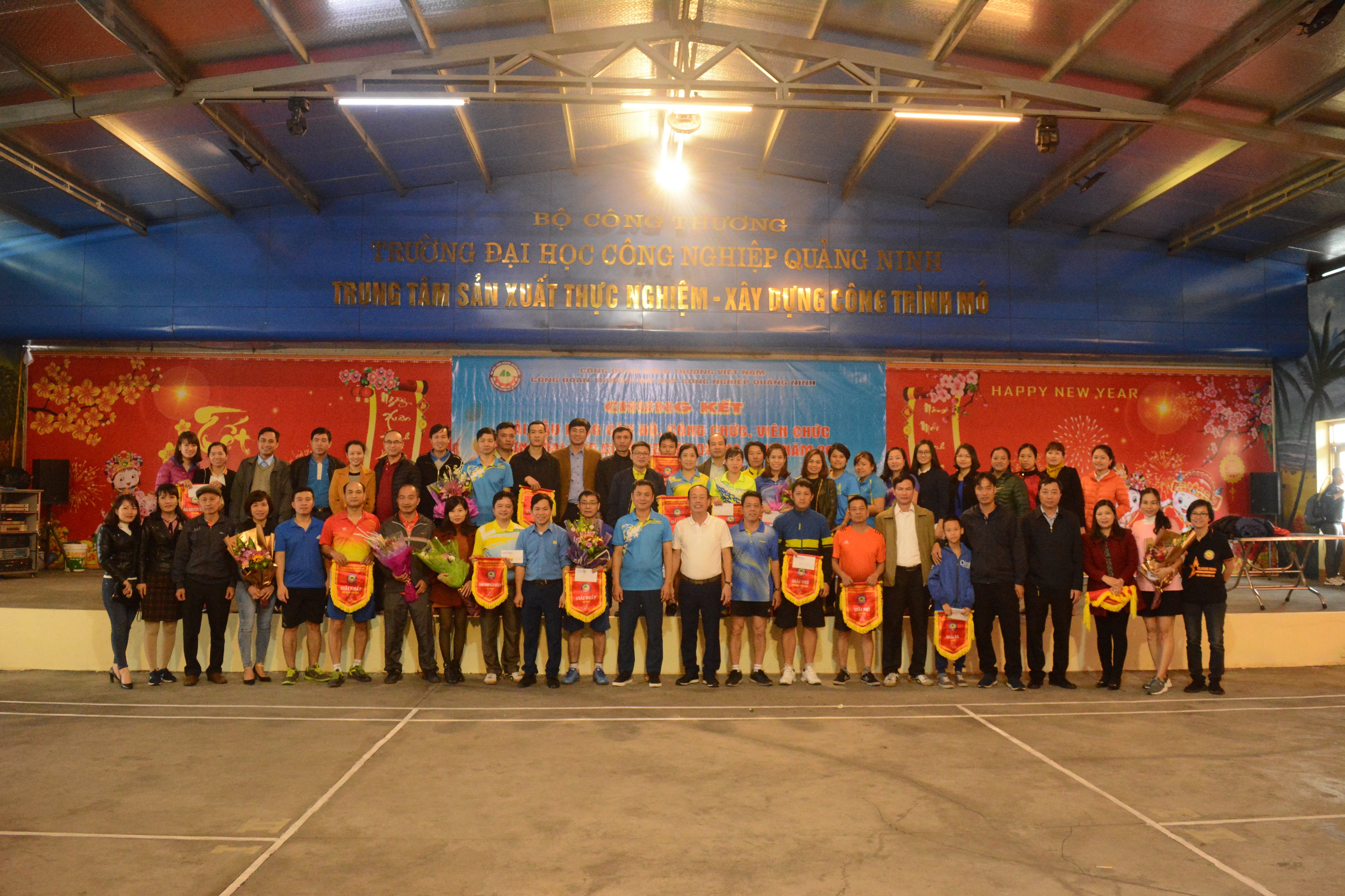 Bế mạc giải Cầu lông CBCCVC năm 2019 Trường ĐH Công nghiệp Quảng Ninh