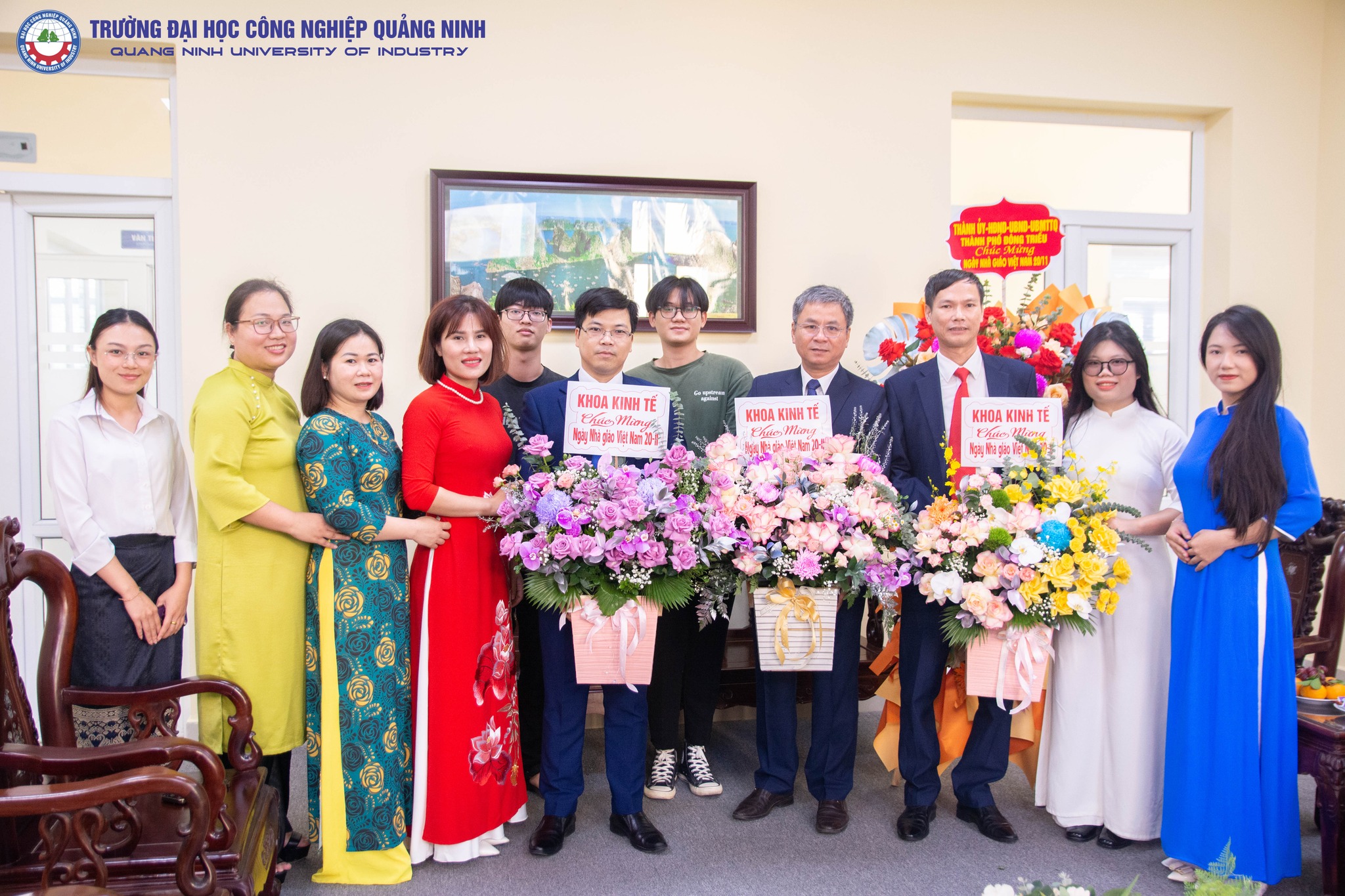 Xây dựng môi trường làm việc văn hoá - văn minh - hiện đại trong đội ngũ cán bộ, giảng viên