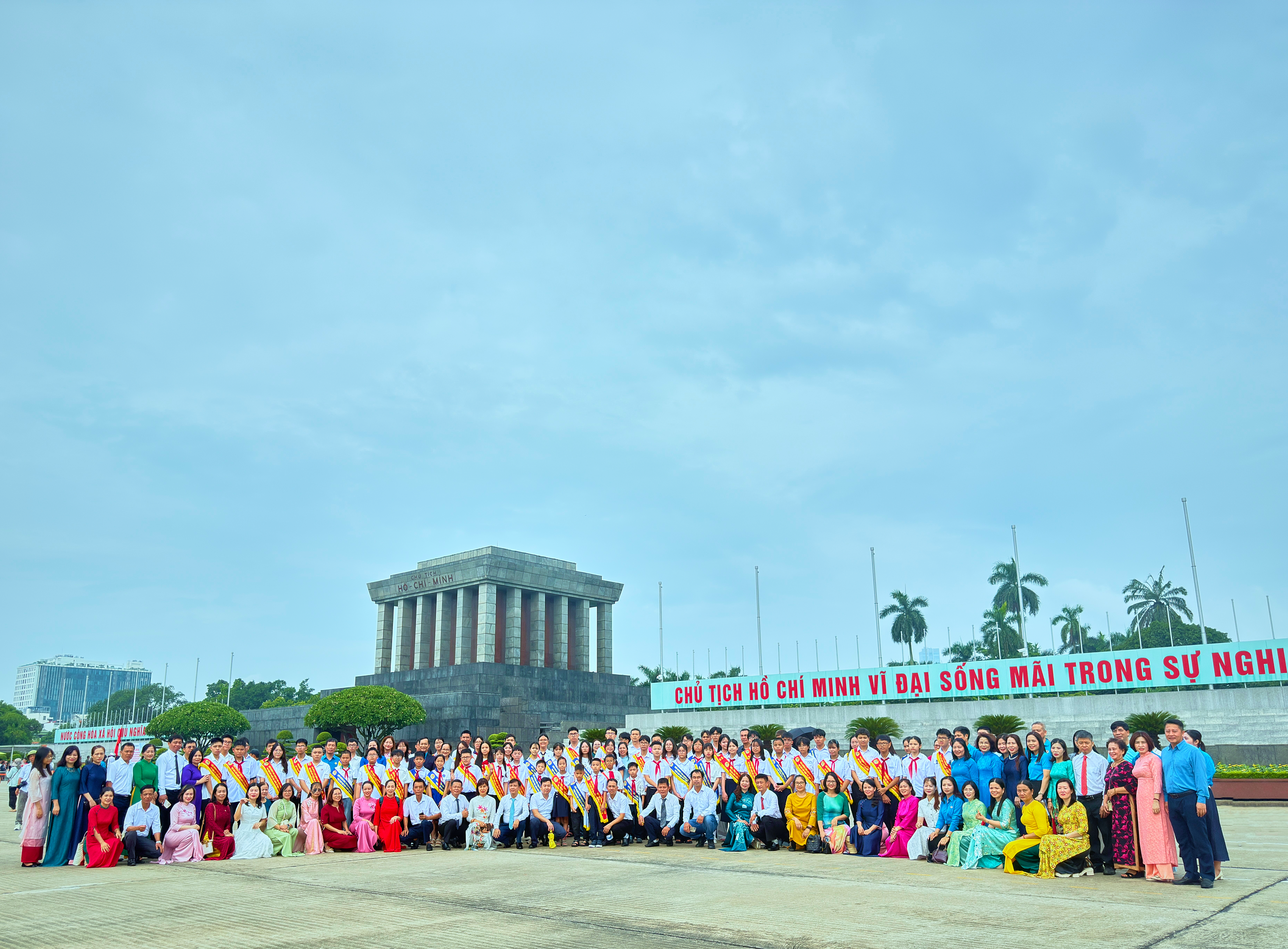 Công đoàn Trường Đại học Công nghiệp Quảng Ninh vinh dự có 4 đại biểu được tuyên dương tại Hội nghị Công đoàn Công Thương Việt Nam