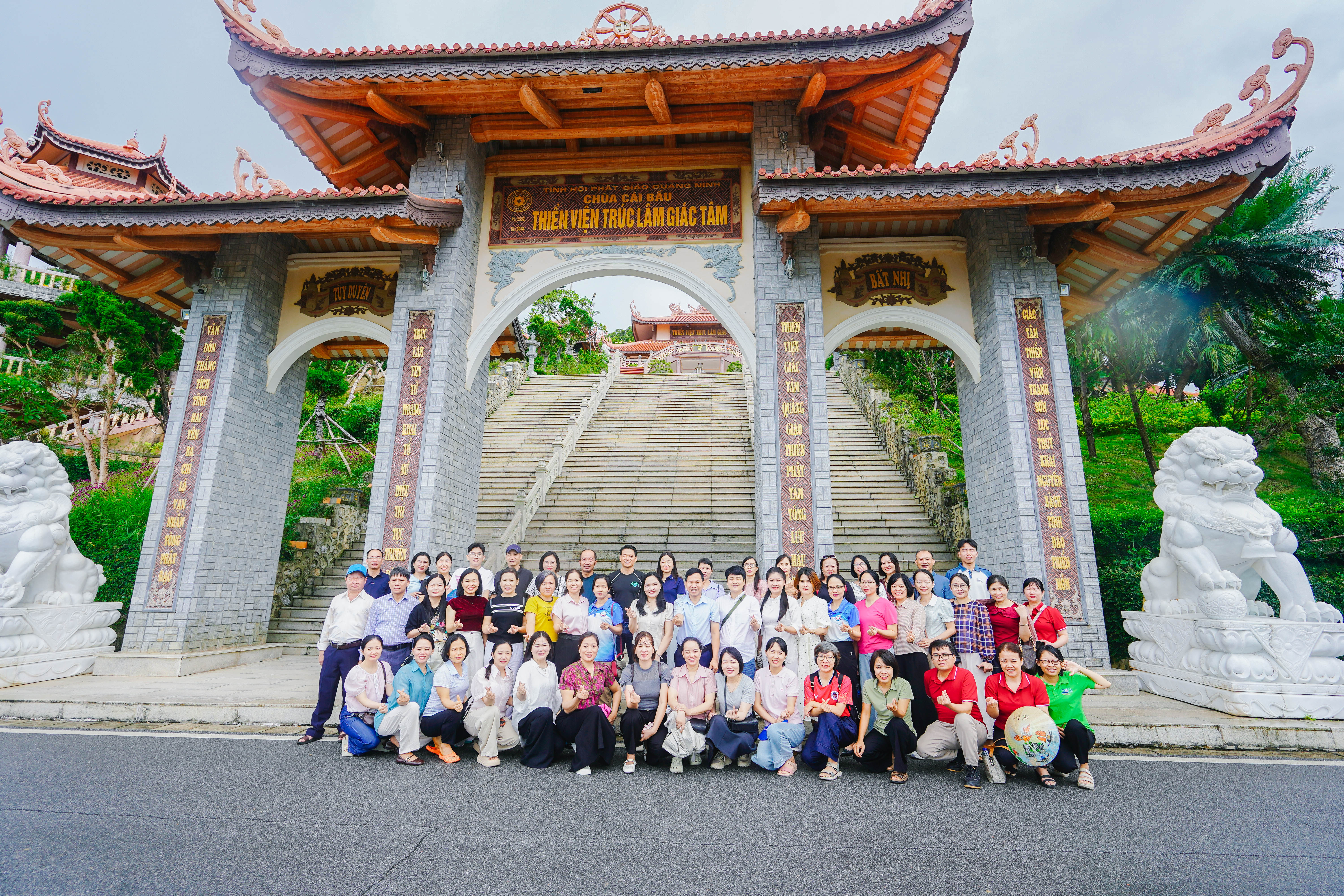 Công đoàn Trường Đại học Công nghiệp Quảng Ninh tổ chức hoạt động tham quan, trải nghiệm tại khu du lịch Vân Đồn -TP. Quảng Ninh