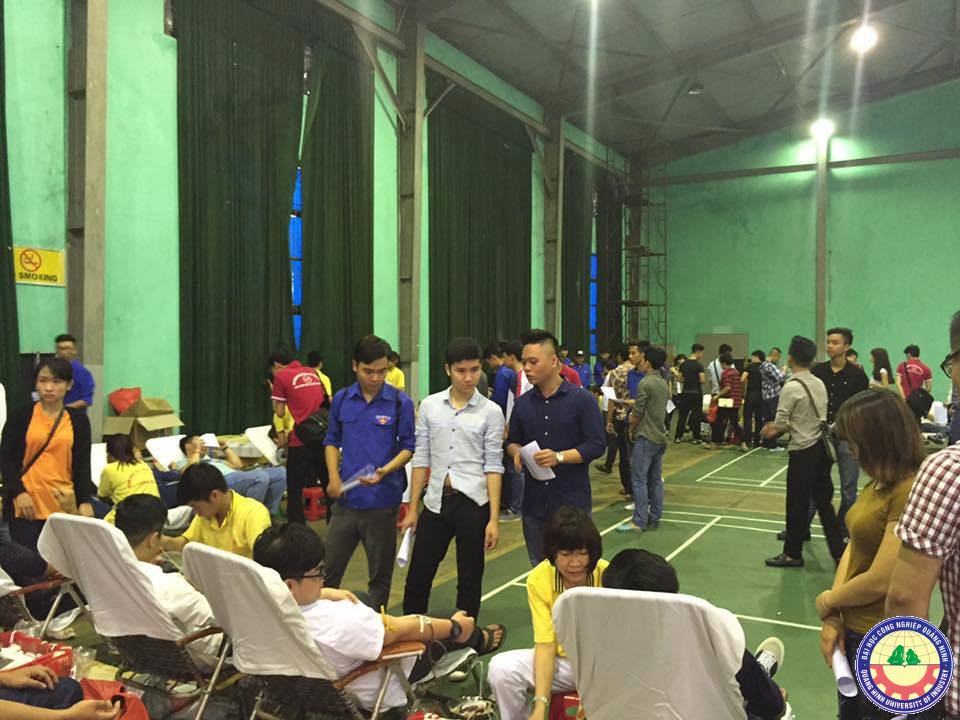 Trường ĐH Công nghiệp Quảng Ninh ra quân hiến máu tình nguyện đợt 1 năm 2016