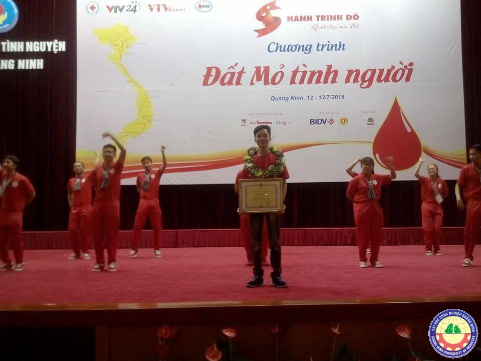 Sinh viên trường Đại học Công nghiệp Quảng Ninh được biểu dương, khen thưởng trong ngày hội Hiến máu tình nguyện “Đất mỏ tình người”