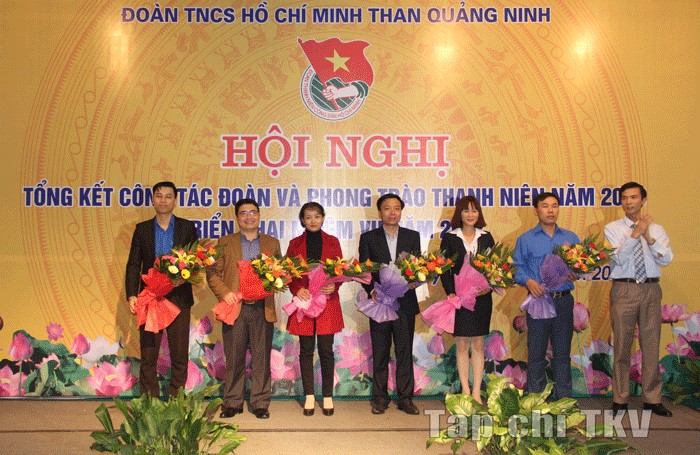 Đoàn thanh niên trường ĐHCN Quảng Ninh tham dự Hội nghị tổng kết công tác Đoàn và phong trào thanh niên năm 2016, triển khai nhiệm vụ năm 2017