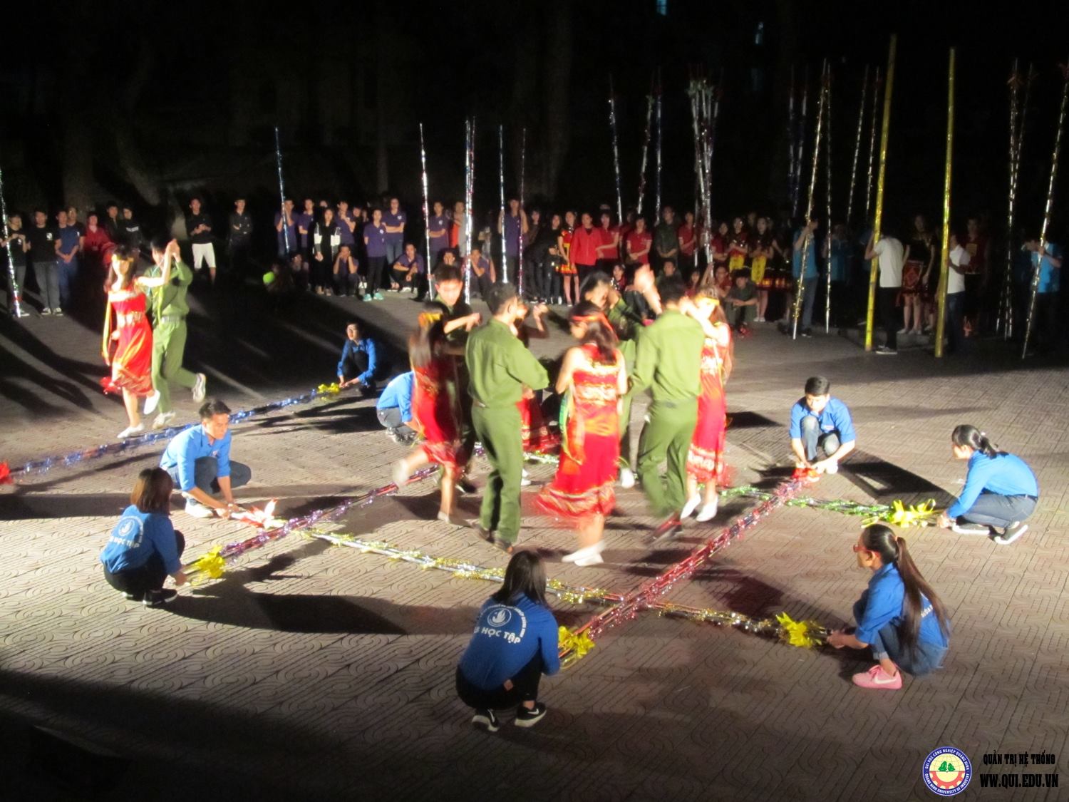 Đại học Công nghiệp Quảng Ninh: Tưng bừng hội thi nhảy sạp, nhảy flashmob