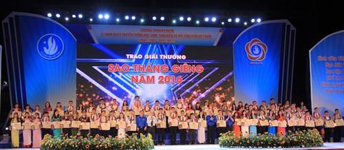 Sinh viên trường ĐHCN Quảng Ninh  vinh dự nhận giải thưởng “Sao tháng Giêng”