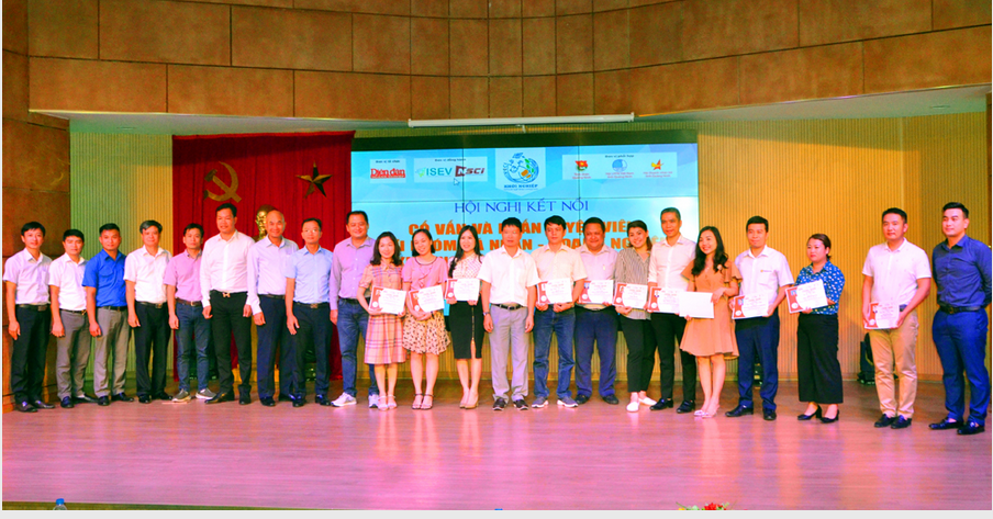 Sinh viên trường Đại học Công nghiệp Quảng Ninh tham gia Hội thảo Kết nối cố vấn khởi nghiệp và huấn luyện viên khởi nghiệp đổi mới sáng tạo