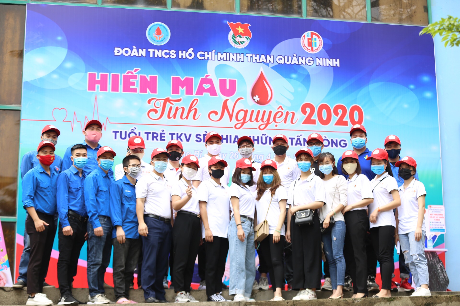 Sinh viên trường Đại học Công nghiệp Quảng Ninh hiến máu trong đại dịch Covid – 19
