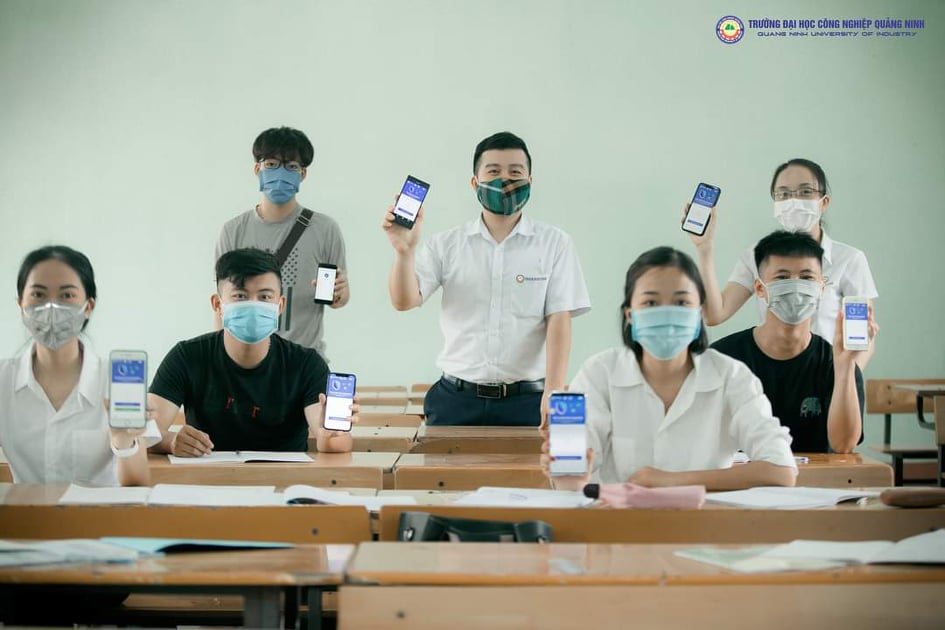 ĐTN trường Đại học Công nghiệp Quảng Ninh  tuyên truyền, hướng dẫn cài đặt ứng dụng Bluezone, Ncovi