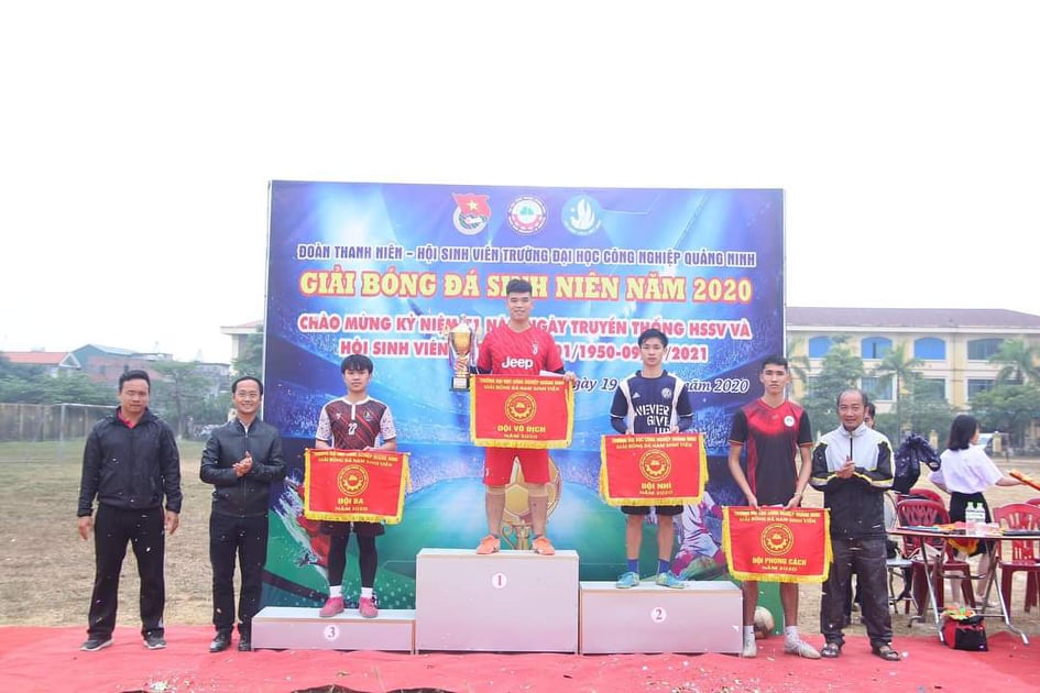 Bế mạc giải bóng đá sinh viên trường ĐH Công nghiệp Quảng Ninh năm 2020