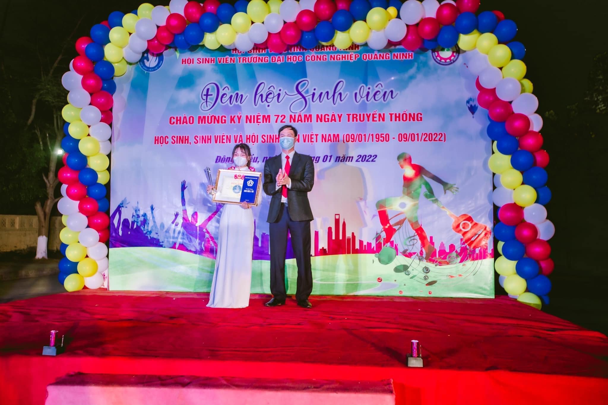 Nguyễn Thị Hồng Nhung - sinh viên trường ĐH Công nghiệp Quảng Ninh  đạt danh hiệu “Sinh viên 5 tốt” cấp Trung ương năm 2021