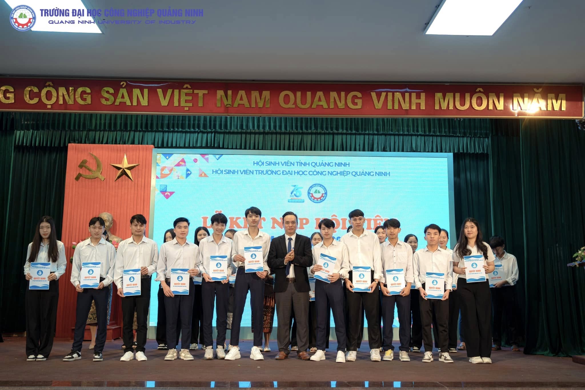 Hội Sinh viên trường Đại học Công nghiệp Quảng Ninh tổ chức Lễ kết nạp Hội viên năm học 2024 - 2025