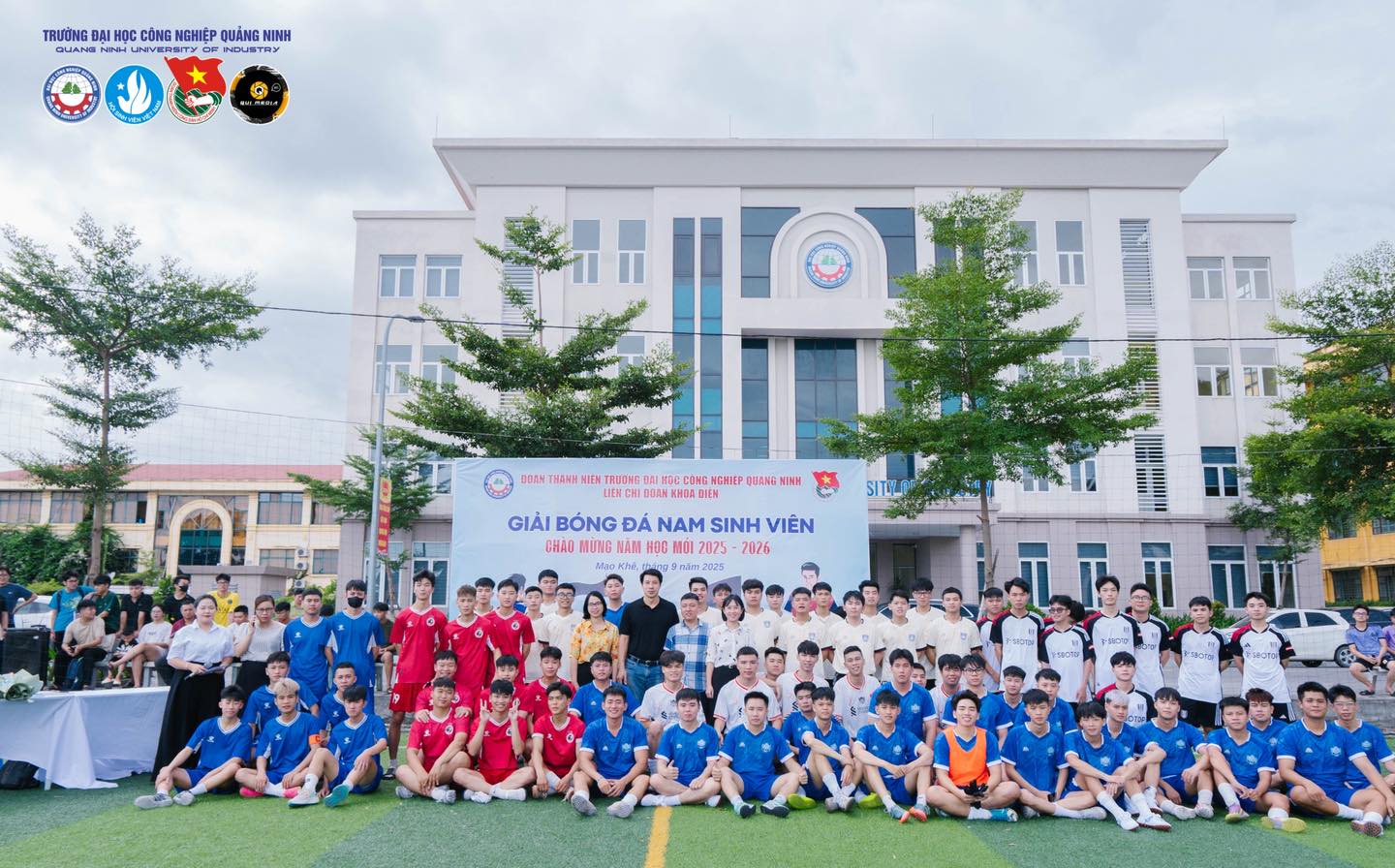 Khai mạc giải bóng đá nam khoa Điện