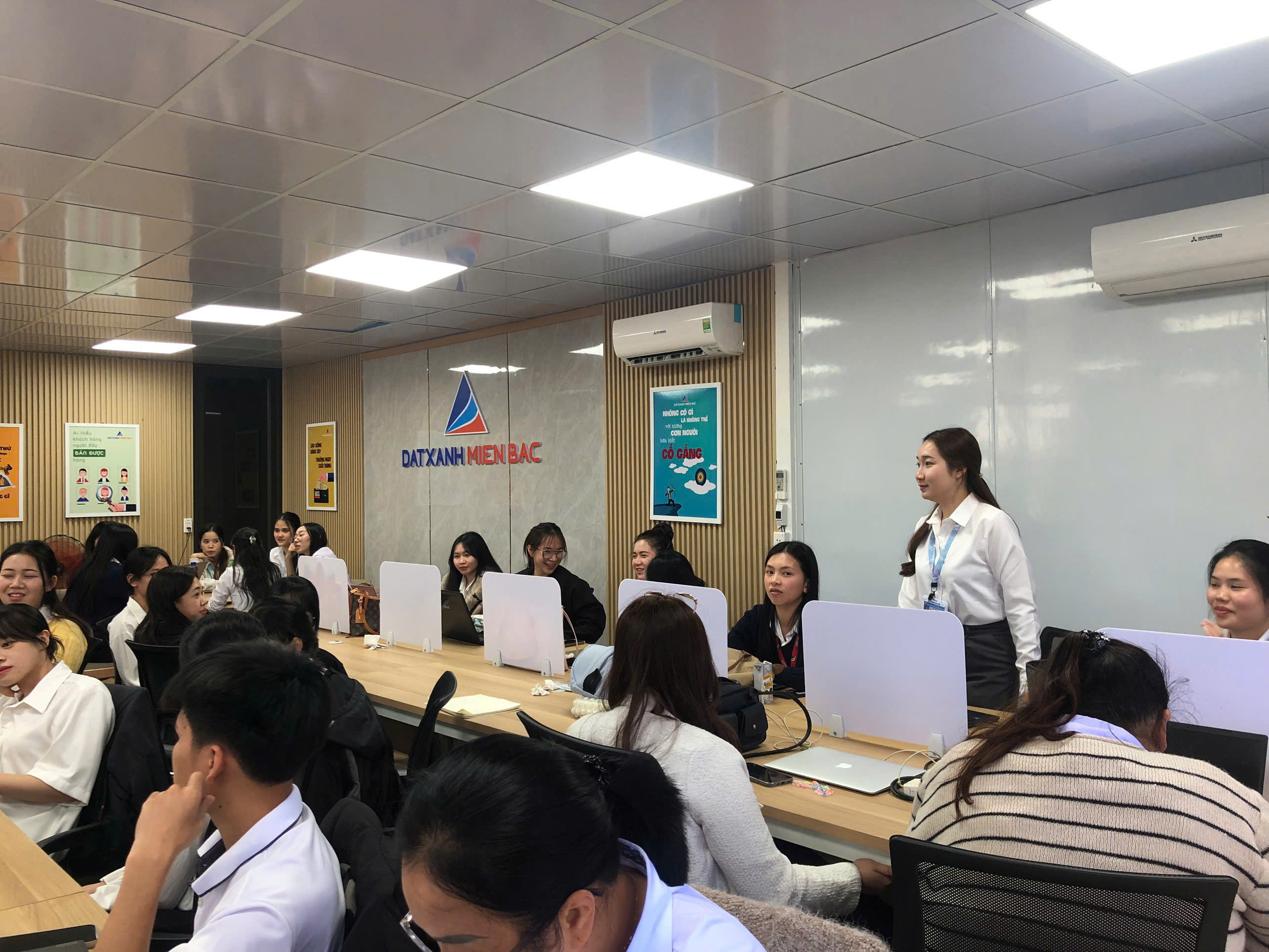 Sinh viên khoa Kinh tế khởi động hành trình trải nghiệm thực tế tại doanh nghiệp