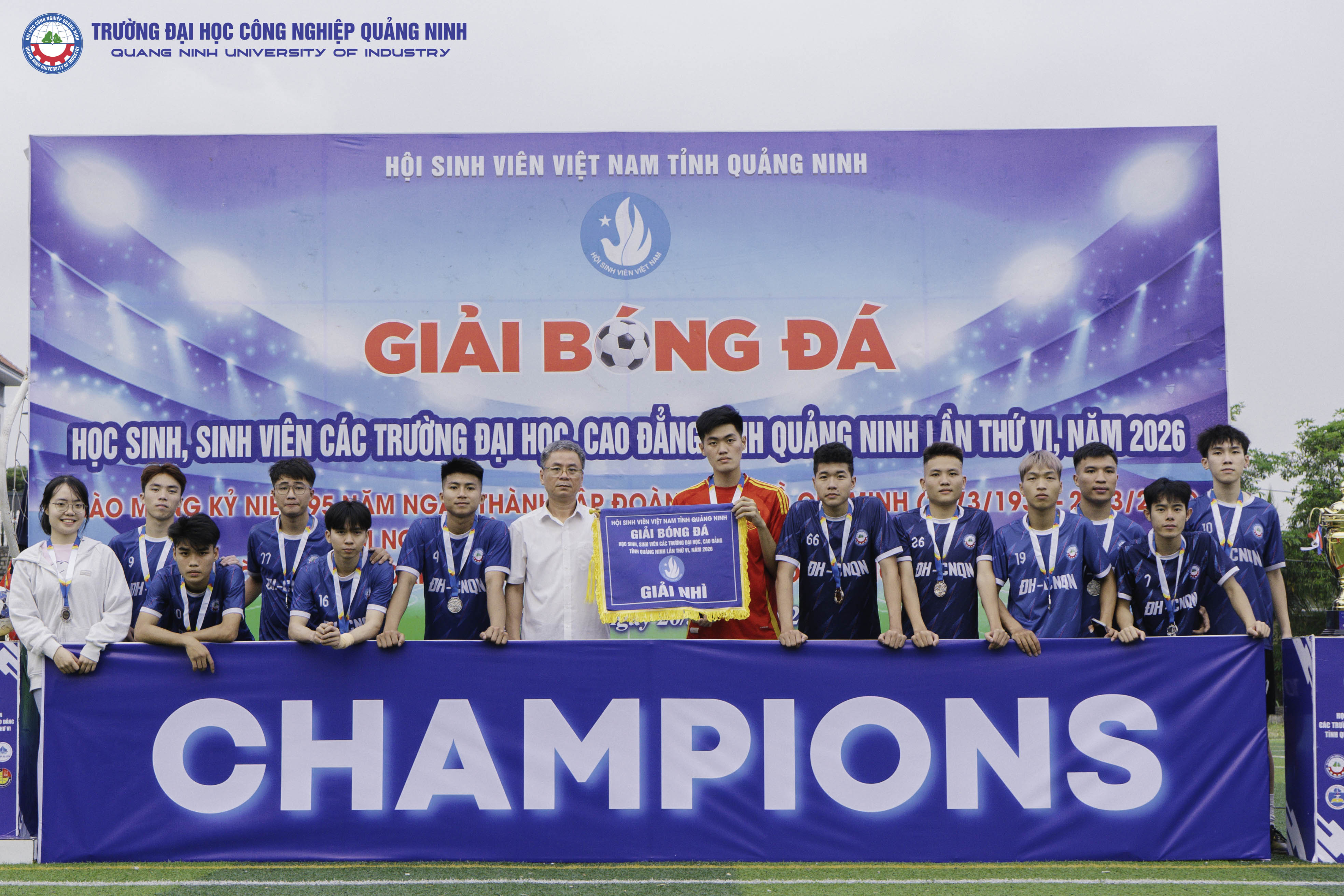 Đội tuyển bóng đá nam sinh viên Trường Đại học Công nghiệp Quảng Ninh giành ngôi Á quân Giải bóng đá HSSV tỉnh Quảng Ninh lần thứ VI năm 2026