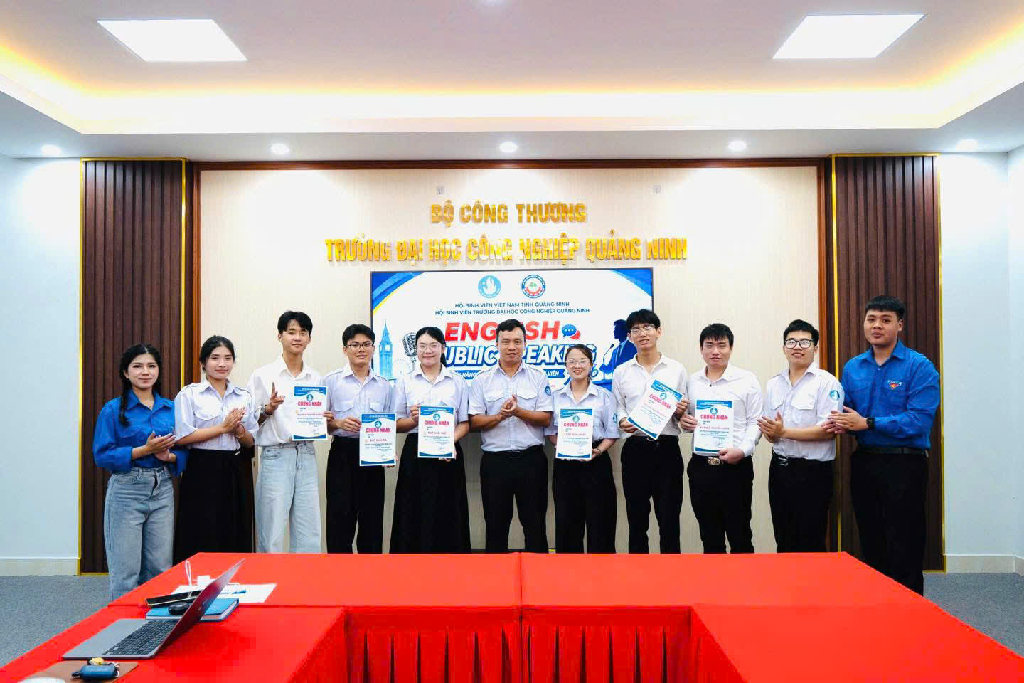 Dấu ấn "English Public Speaking 2026": Sân chơi bản lĩnh của sinh viên Đại học Công nghiệp Quảng Ninh