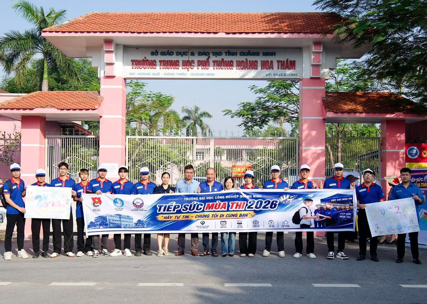 Sinh viên Trường Đại học Công nghiệp Quảng Ninh tích cực tham gia chương trình Tiếp sức mùa thi 2026