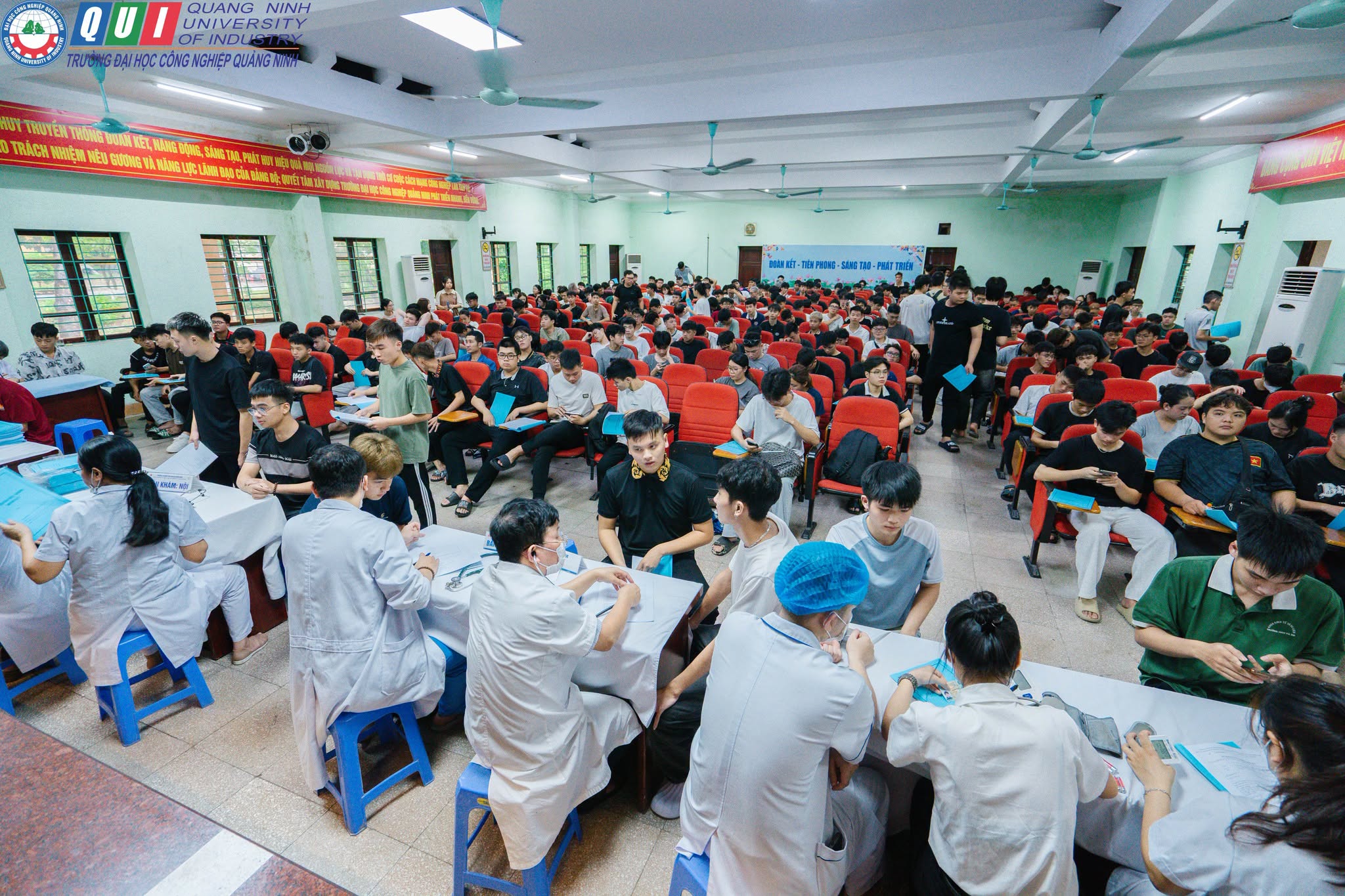 Trường Đại học Công nghiệp Quảng Ninh tổ chức khám sức khỏe đầu khóa cho Tân sinh viên Khóa 19
