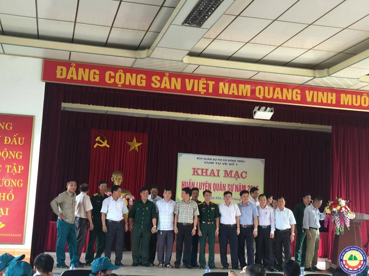 Trường Đại học Công nghiệp Quảng Ninh tham gia huấn luyện quân sự năm 2016