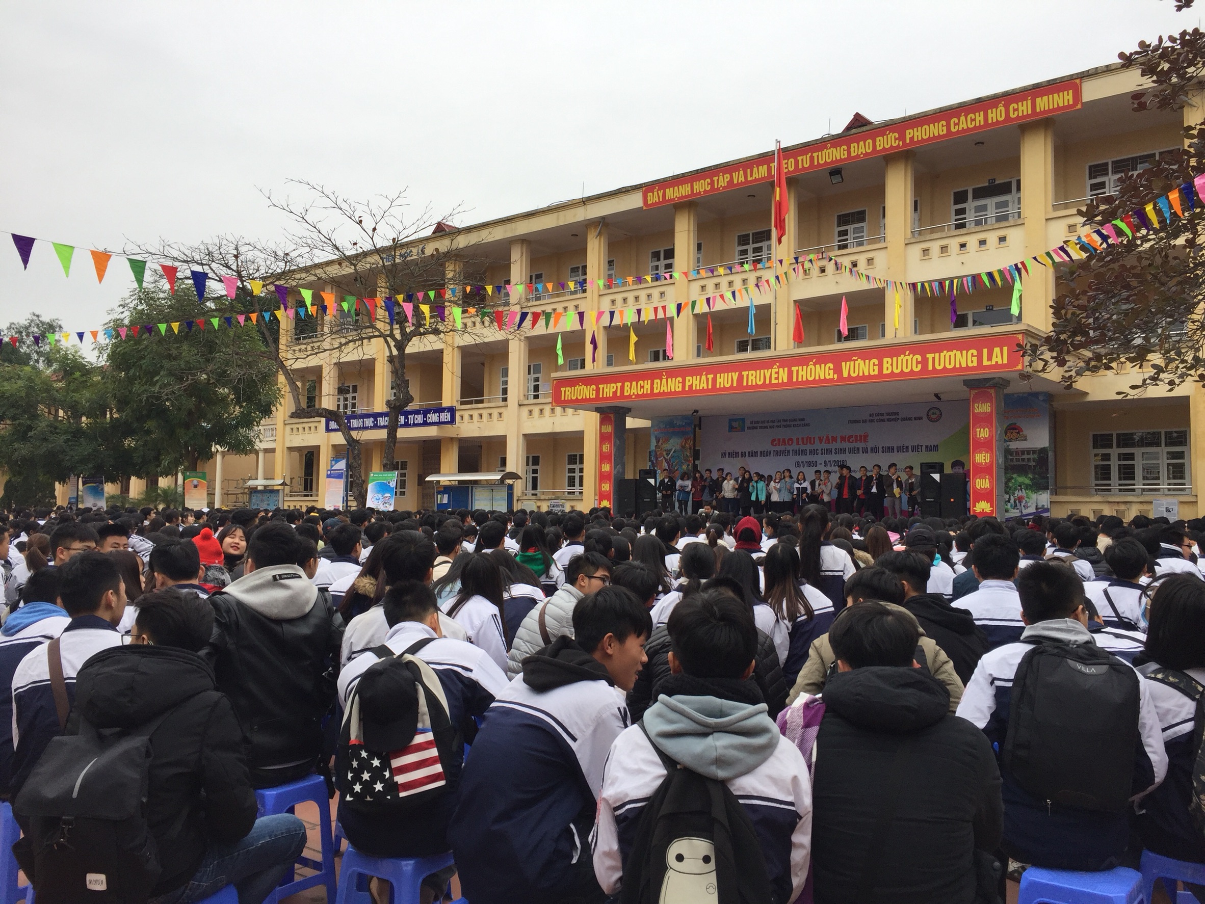 Giao lưu văn nghệ kỷ niệm 68 năm ngày truyền thống học sinh sinh viên và Hội sinh viên Việt Nam tại trường THPT Bạch Đằng