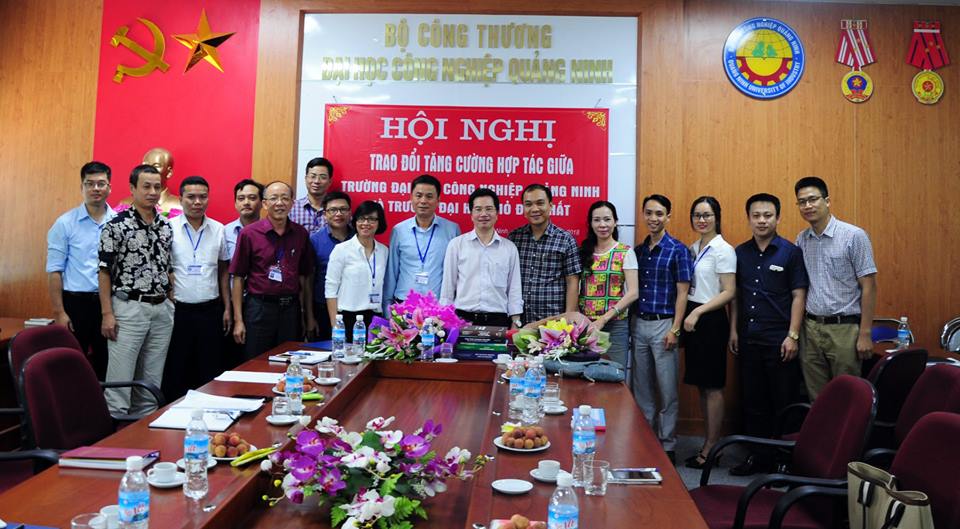 Trường Đại học Mỏ - Địa chất thăm và làm việc tại trường Đại học Công nghiệp Quảng Ninh
