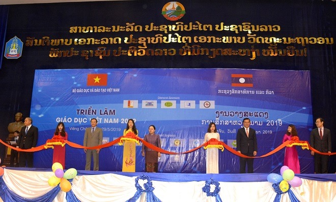 Trường Đại học Công nghiệp Quảng Ninh tham gia triển lãm giáo dục Việt Nam tại Lào