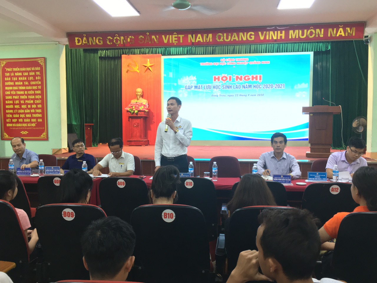Hội nghị đối thoại với lưu học sinh Lào năm học 2020 - 2021
