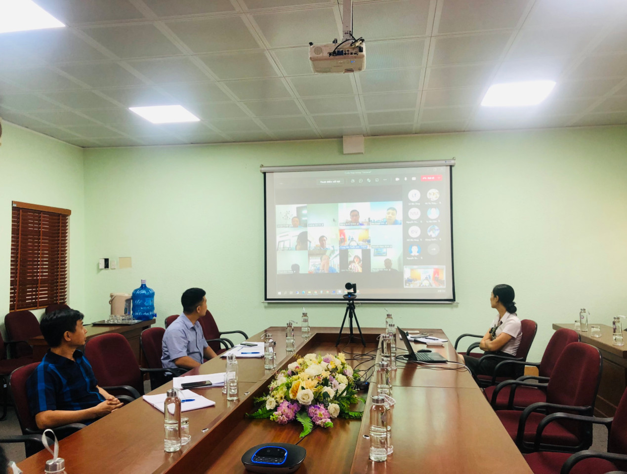 Trường Đại học Công nghiệp Quảng Ninh gặp mặt Tiến sỹ và nghiên cứu sinh năm 2021