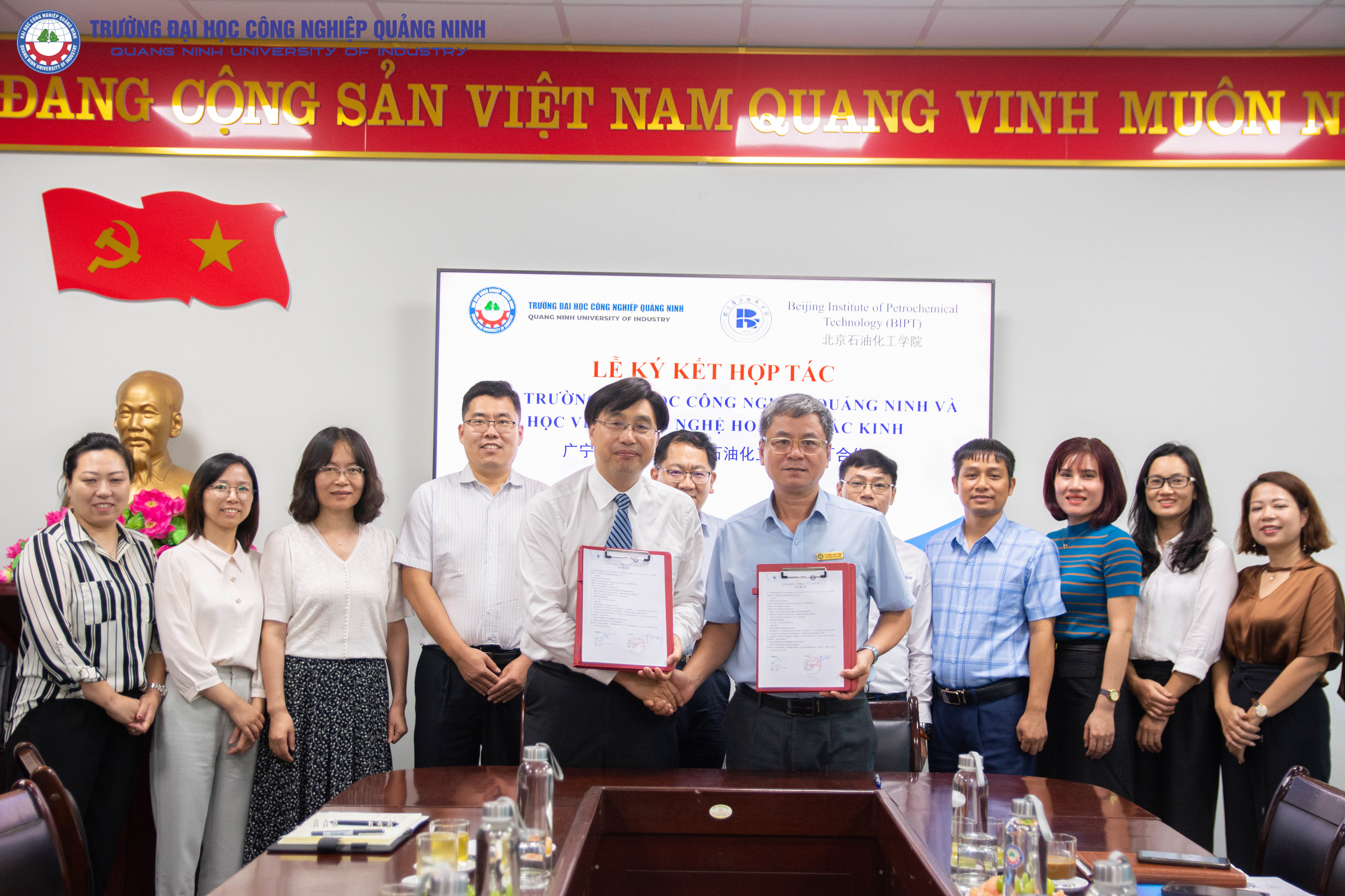 Trường Đại học Công nghiệp Quảng Ninh làm việc với đoàn Học viện Công nghệ Hóa Dầu – Bắc Kinh, Trung Quốc