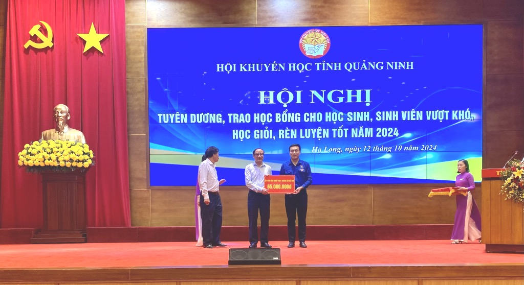 Trường Đại học Công nghiệp Quảng Ninh tham dự  Hội nghị tuyên dương và trao học bổng cho học sinh, sinh viên năm 2024