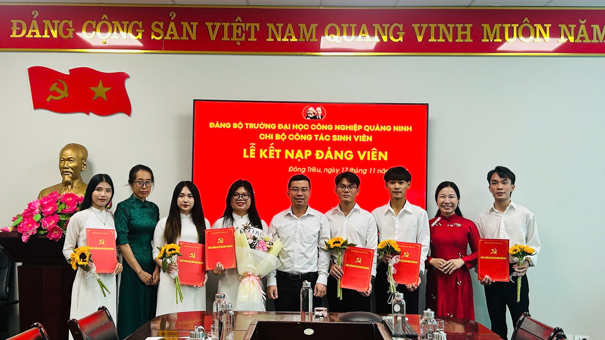 Thầy trò Trường Đại học Công nghiệp Quảng Ninh  không ngừng học tập và làm theo Bác Hồ kính yêu