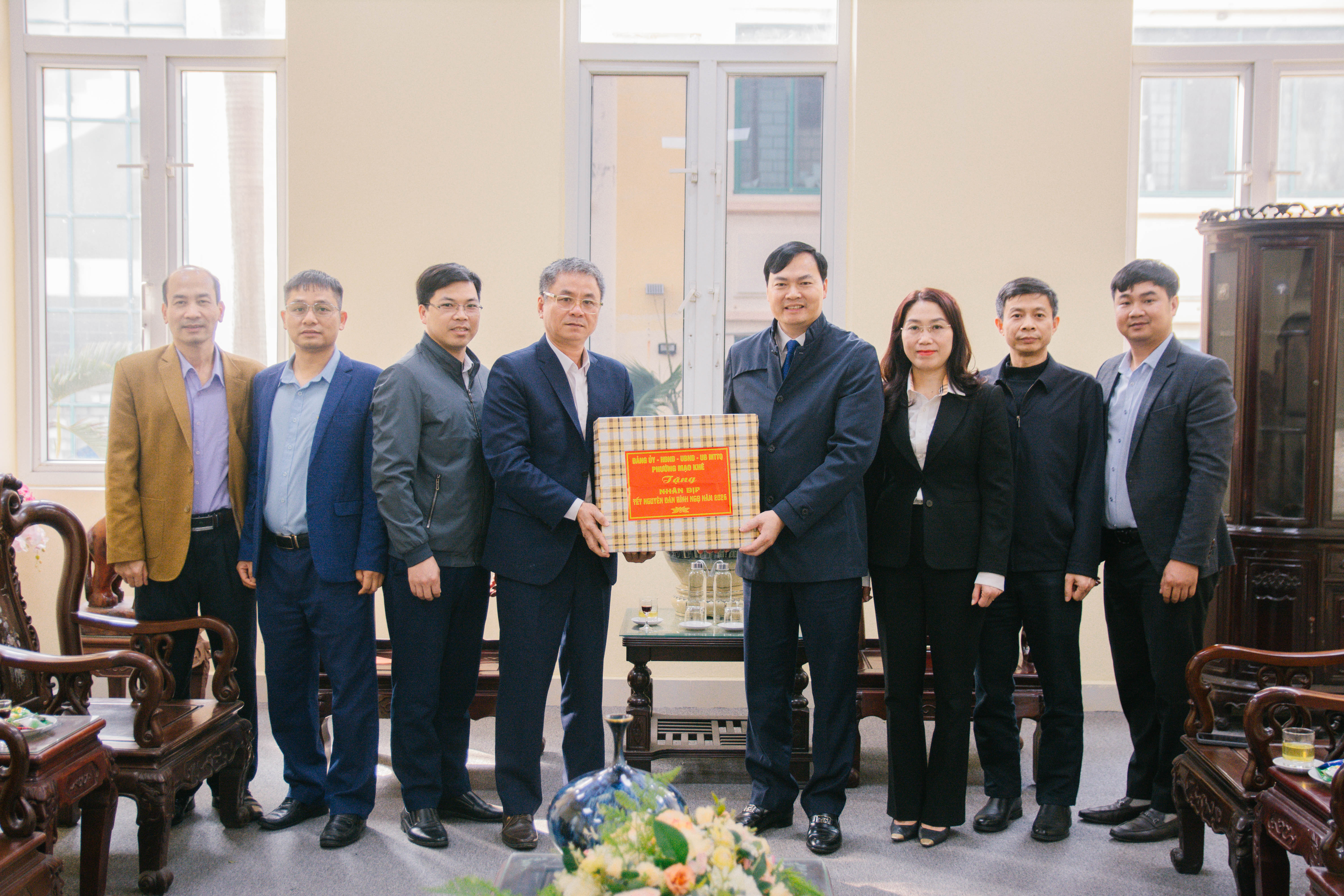 Lãnh đạo phường Mạo Khê thăm và chúc Tết Trường Đại học Công nghiệp Quảng Ninh