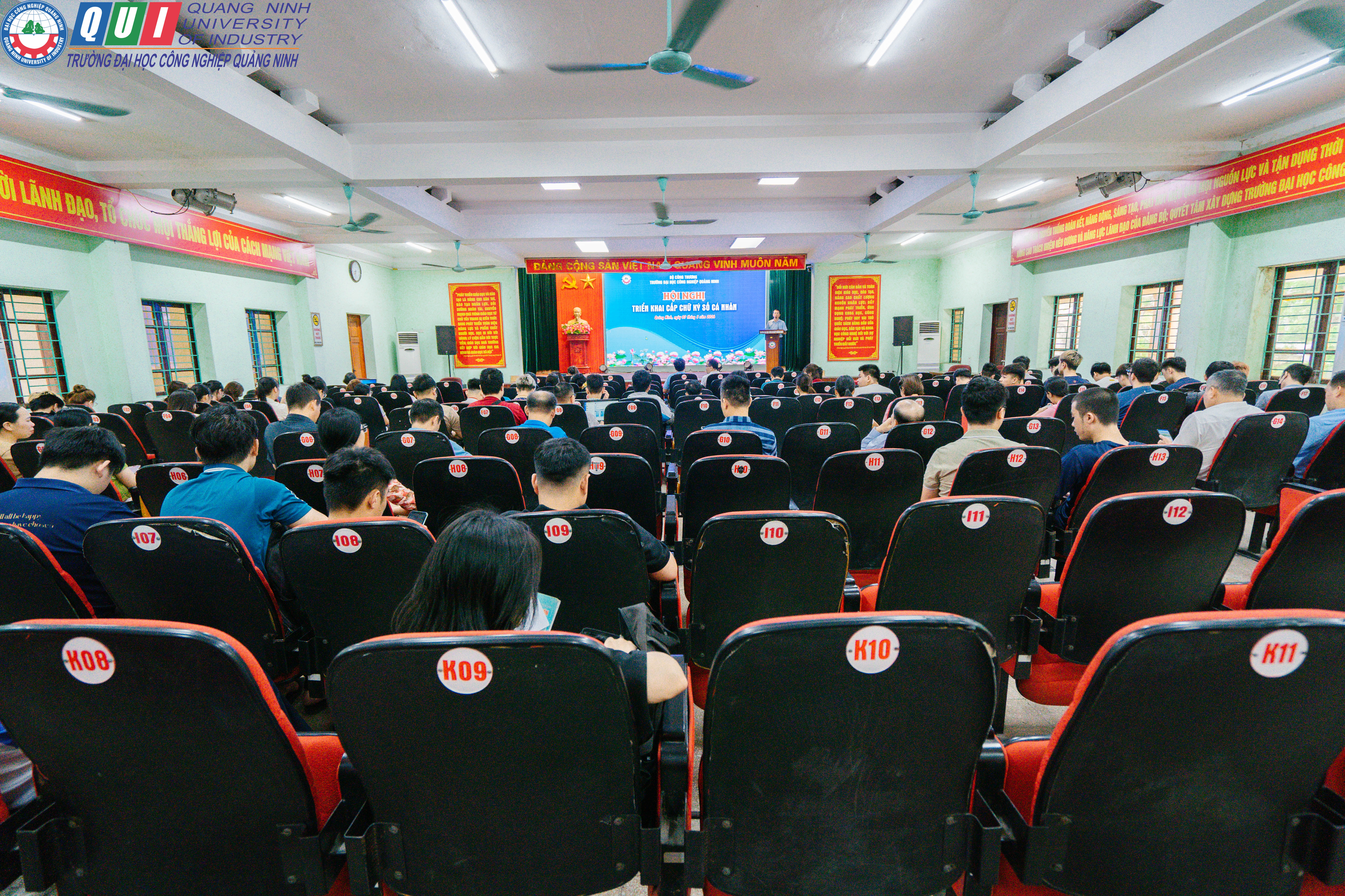 Trường Đại học Công nghiệp Quảng Ninh phối hợp triển khai cấp chữ ký số cá nhân miễn phí cho cán bộ, giảng viên và sinh viên