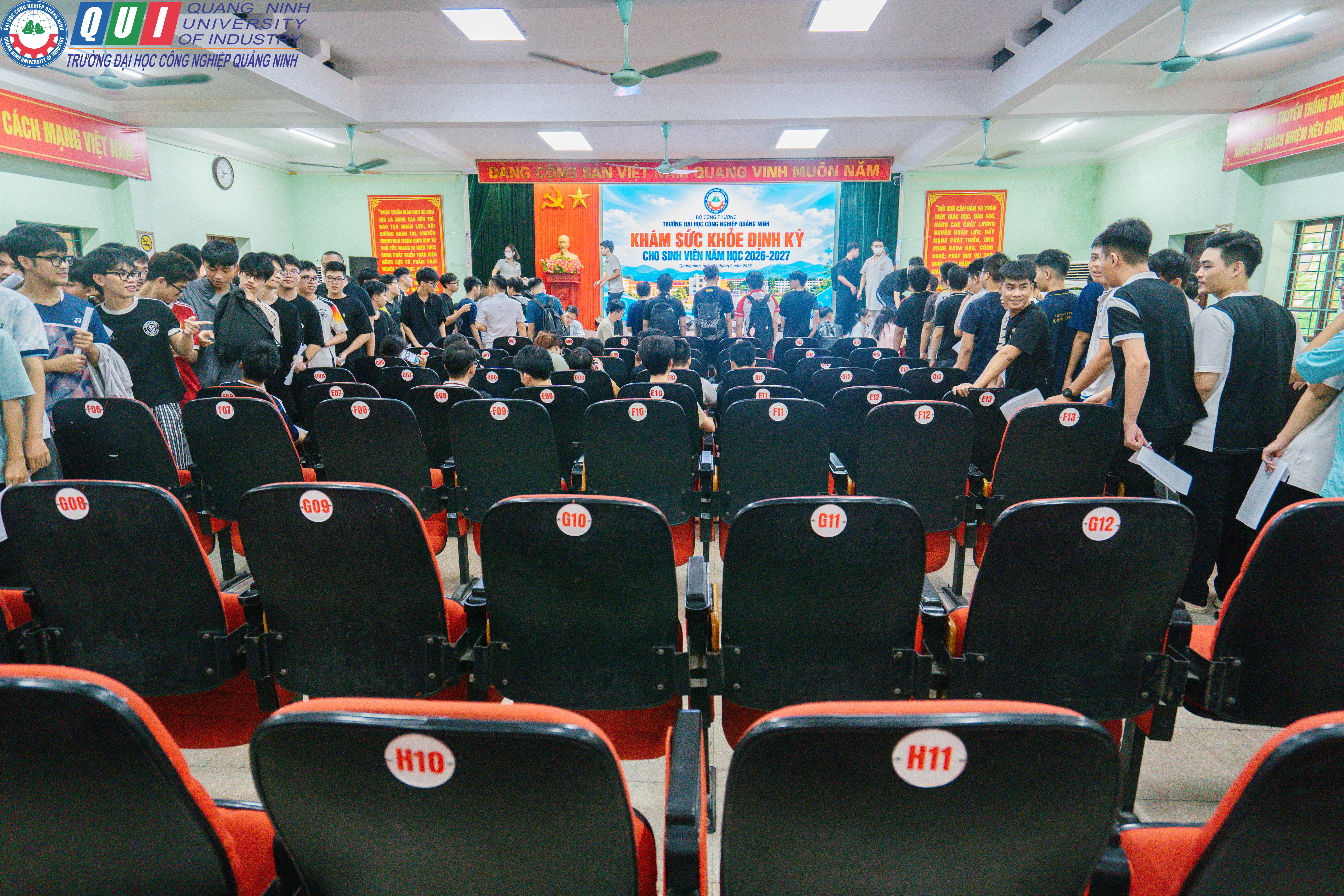 Trường Đại học Công nghiệp Quảng Ninh tổ chức khám sức khỏe cho sinh viên K16, K17, K18