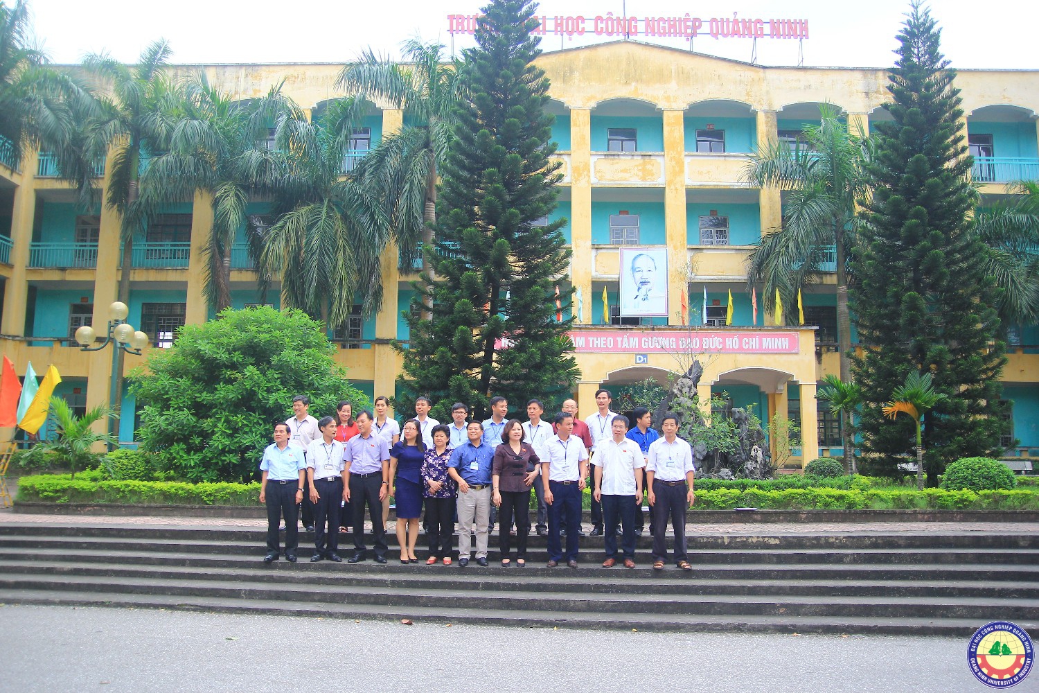 Đoàn giám sát của Uỷ ban Giáo dục TTN-NĐ về làm việc tại trường ĐHCNQN