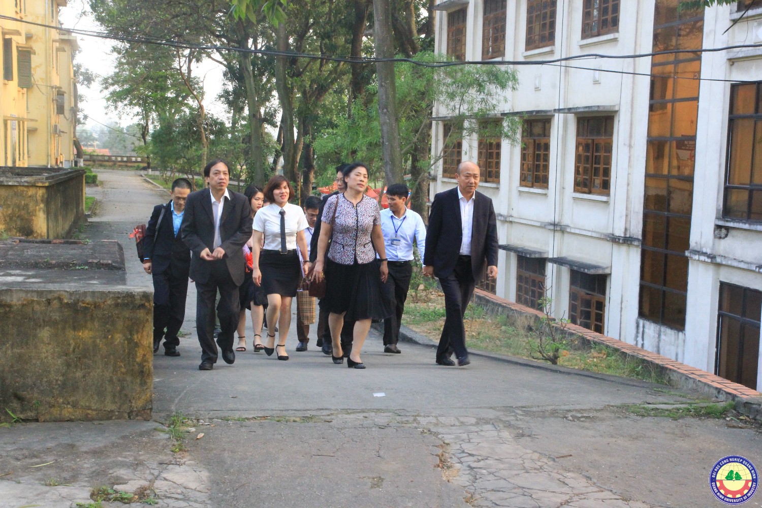Đoàn đại biểu Đại học Công nghệ Liêu Ninh Trung Quốc sang thăm và làm việc với trường ta