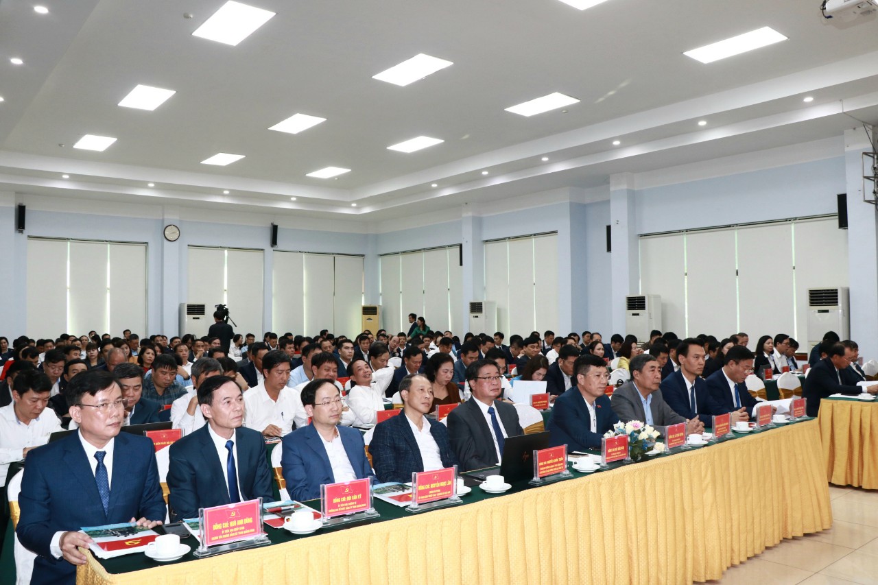 Đảng ủy trường Đại học Công nghiệp Quảng Ninh tham dự Hội nghị quán triệt, triển khai Nghị quyết về phương hướng, nhiệm vụ năm 2024