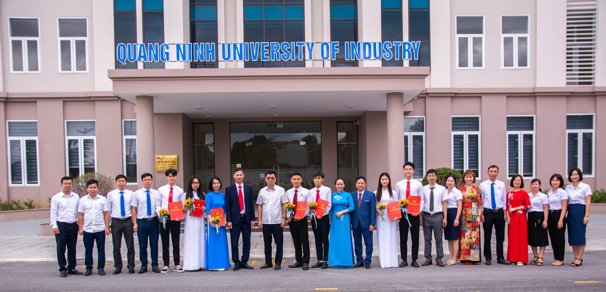 Trường Đại học Công nghiệp Quảng Ninh chú trọng phát triển Đảng từ những sinh viên xuất sắc