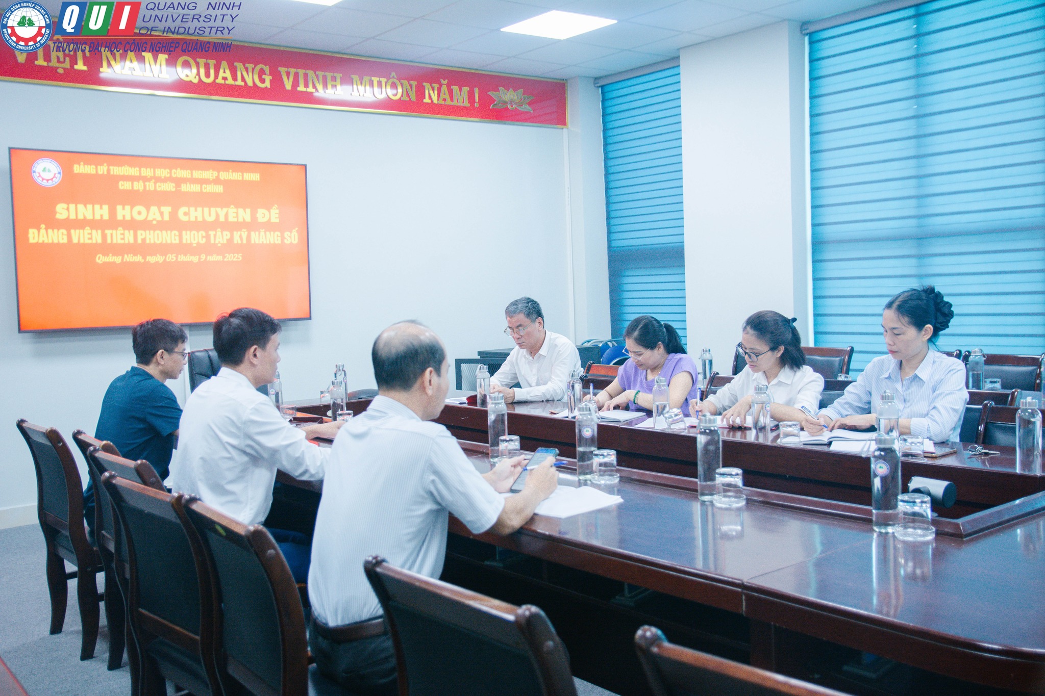Đảng bộ Trường Đại học Công nghiệp Quảng Ninh triển khai sinh hoạt chuyên đề “Đảng viên tiên phong học tập kỹ năng số”
