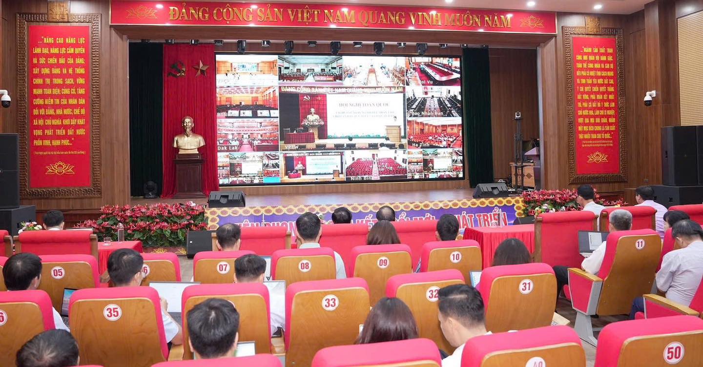 Đảng bộ Trường Đại học Công nghiệp Quảng Ninh tham dự  Hội nghị trực tuyến toàn quốc tập huấn ứng dụng trí tuệ nhân tạo (AI)