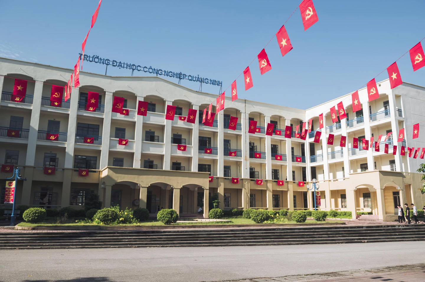 Đảng ủy Trường Đại học Công nghiệp Quảng Ninh tăng cường lãnh đạo công tác bảo đảm an ninh, trật tự năm 2026